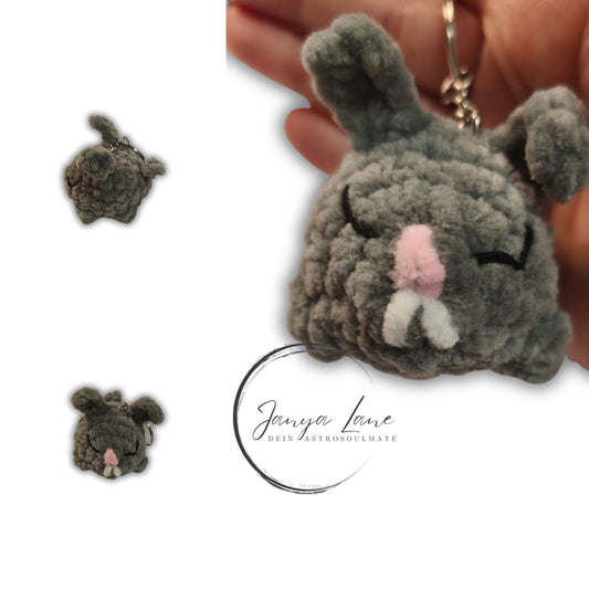 🩶 Schlüsselanhänger Peanut | der kleine Hase mit der geheimen Lakritz Leidenschaft 🐰| Farbe dunkelgrau