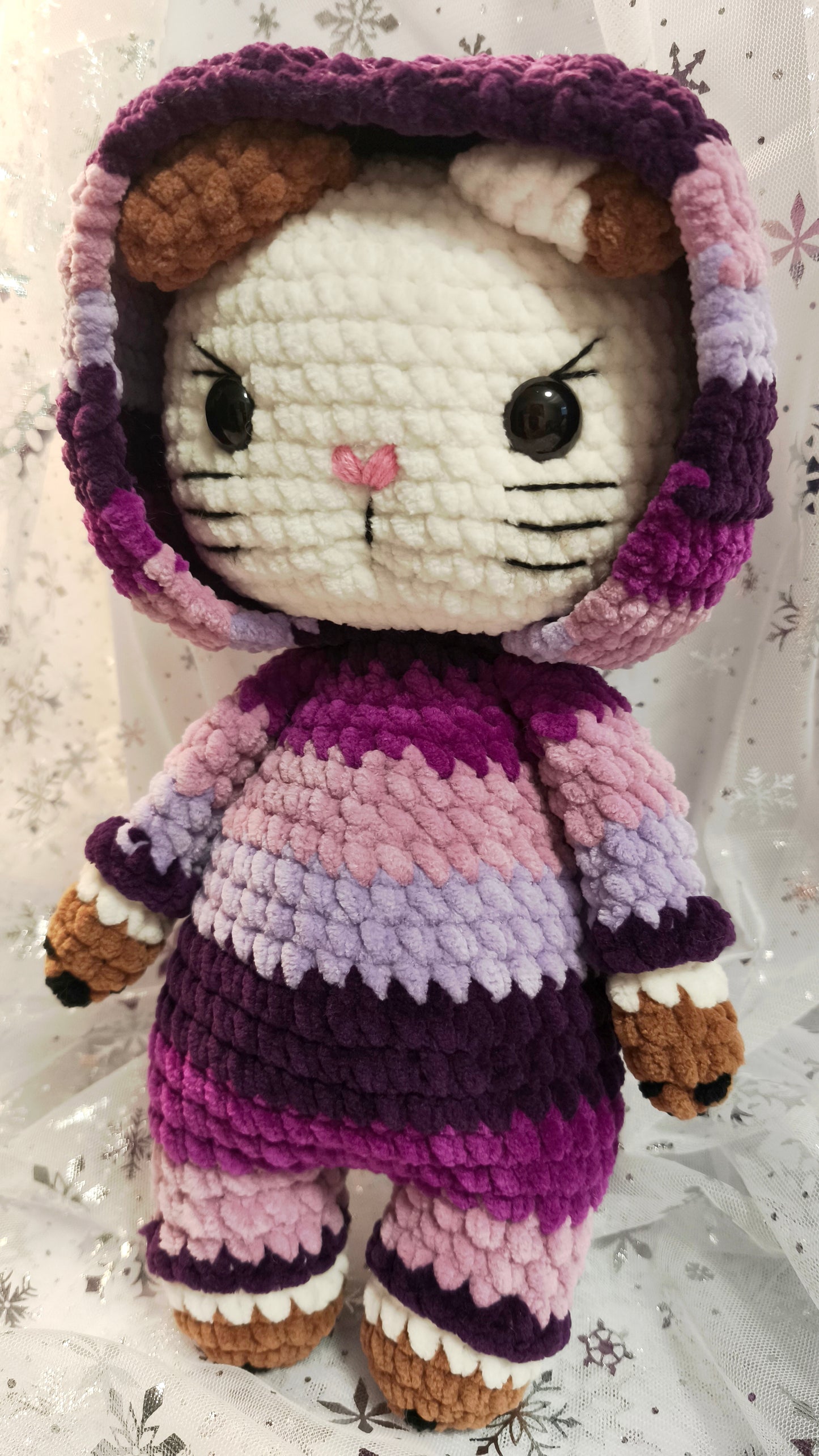 🐱 Onesie Cat „Fiona“  Lilac Töne | Weißes Fell (30 cm)