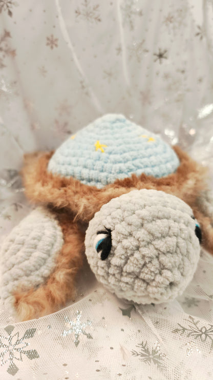 ❄️🐢 Winter Moon & Stars Schildkröte „Eirlys“ | Hellblau